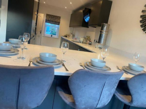 Huntingdon House, Spacious 5 Bedroom Detached Property